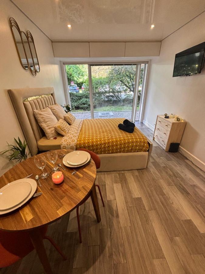 Ecrin De Verdure Au Chesnay Et Parking Gratuit Apartment Le Chesnay  Exterior foto