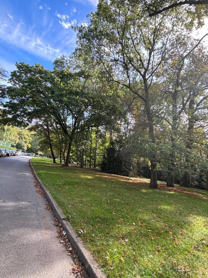 Ecrin De Verdure Au Chesnay Et Parking Gratuit Apartment Le Chesnay  Exterior foto